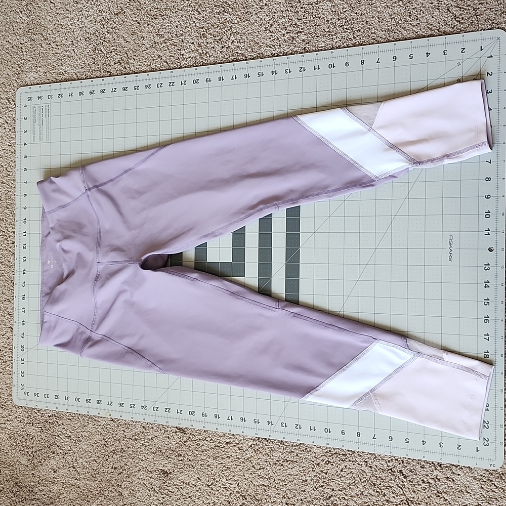 Apana Leggings in Lavender and White
